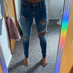 High rise American Eagle ripped jeans